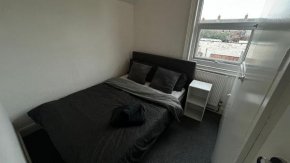 Double Bed - Fast WiFi - Free Parking